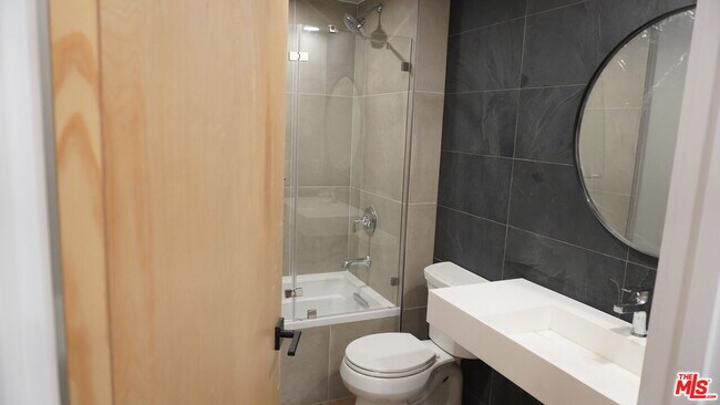 Building Photo - 10867 Fruitland Dr