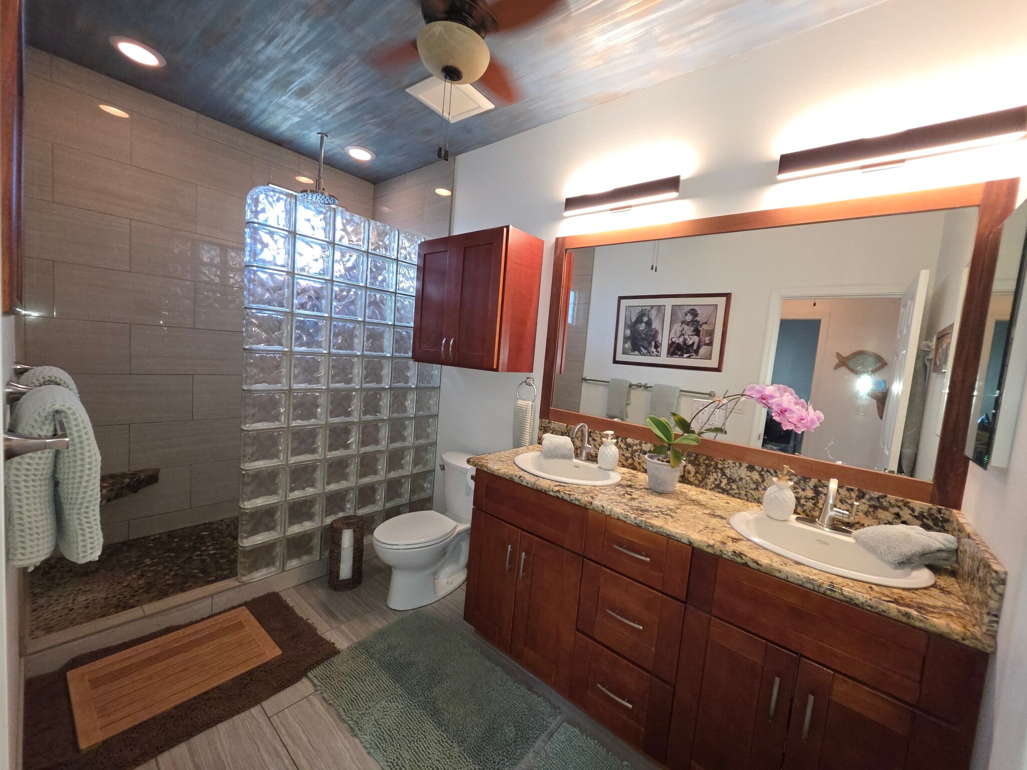 Building Photo - 1367 Kakae Pl