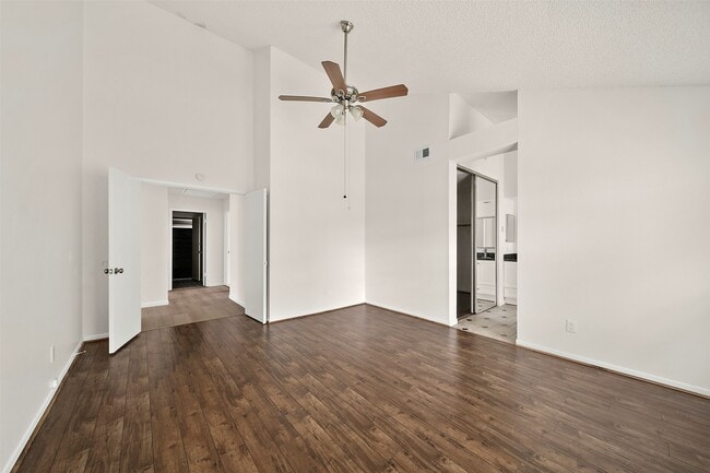 Building Photo - 3219 The Highlands Dr