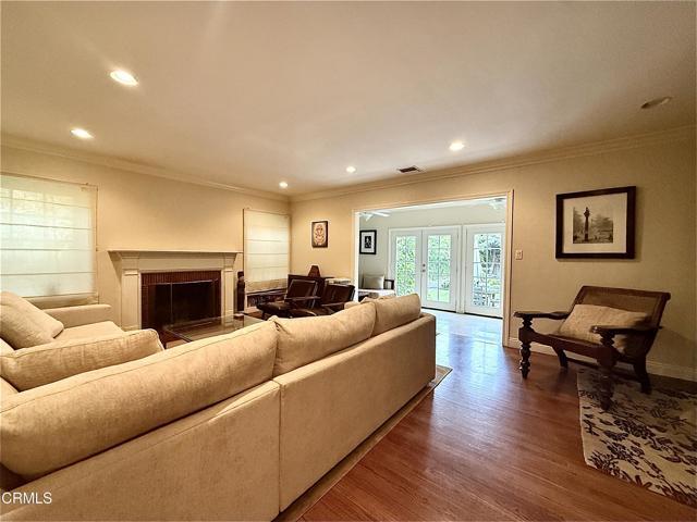 Building Photo - 1104 N Hidalgo Ave