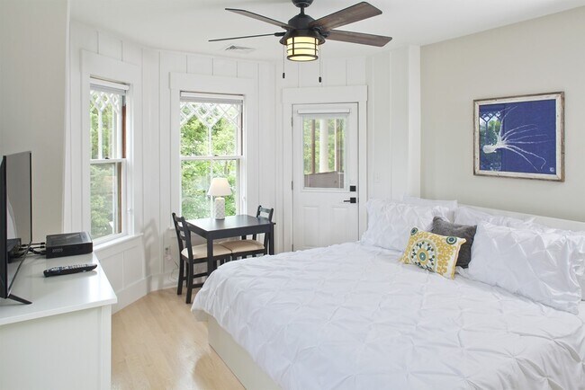 Building Photo - 397 Washington St