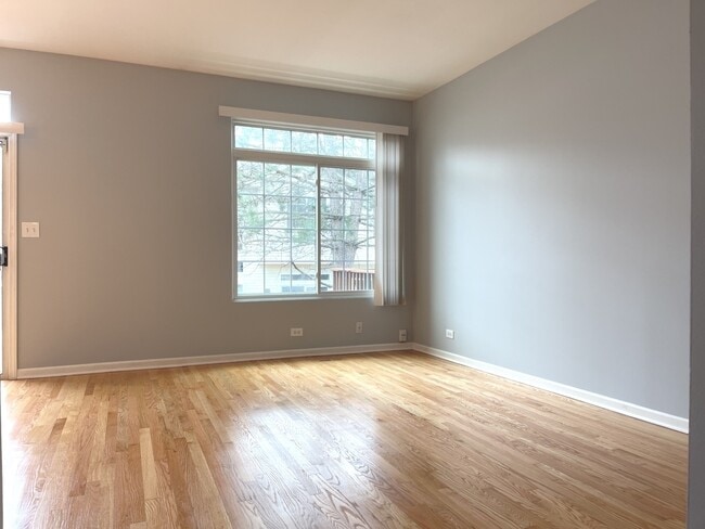 Building Photo - 930 Mesa Dr
