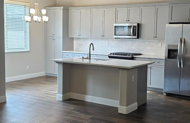 Building Photo - 6211 E Sasha Dr