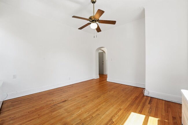 Building Photo - 457 Jersey Ave