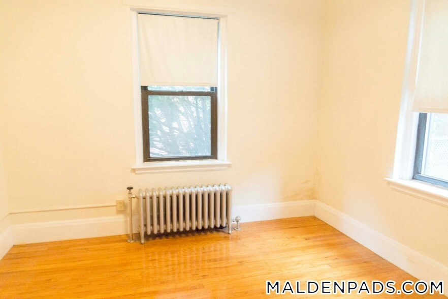 Building Photo - 349 Pleasant St