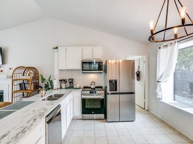 Building Photo - 4612 Waterway Dr N