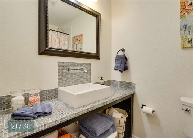 Building Photo - 520 W Bluff St