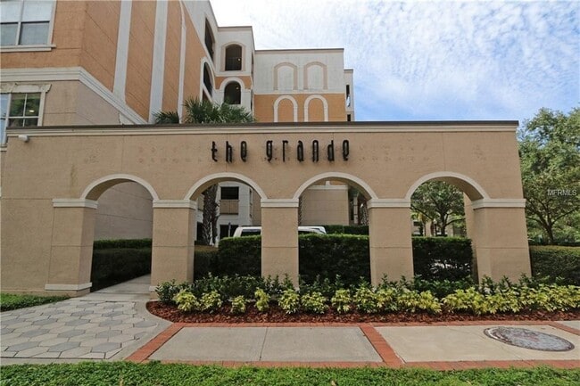 Building Photo - Renovated 1 Bedroom 1 Bathroom Condo with ...