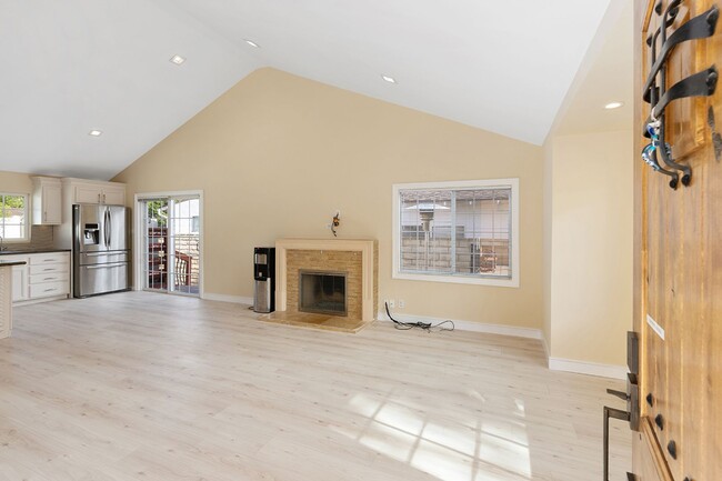 Building Photo - A Stunning 3 bed in Woodland Hills