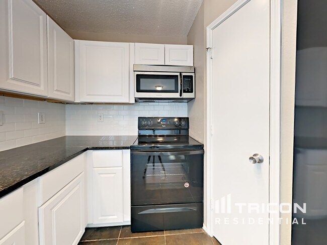 Building Photo - 6701 Silver Sage Dr