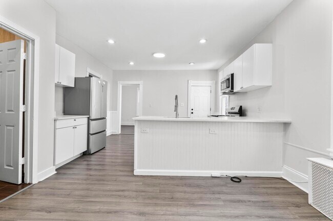 Building Photo - 394 Gregory St