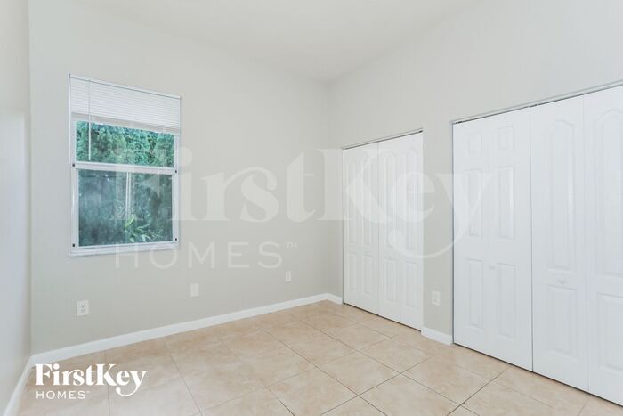 Building Photo - 1700 NE 37th Pl