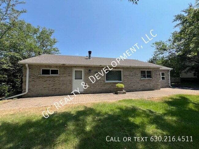 Building Photo - 1085 Basswood St