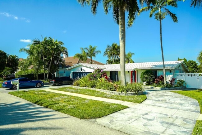 Building Photo - 2531 NE 47th St