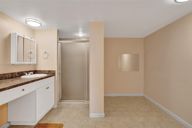 Building Photo - 1833 S Ocean Dr