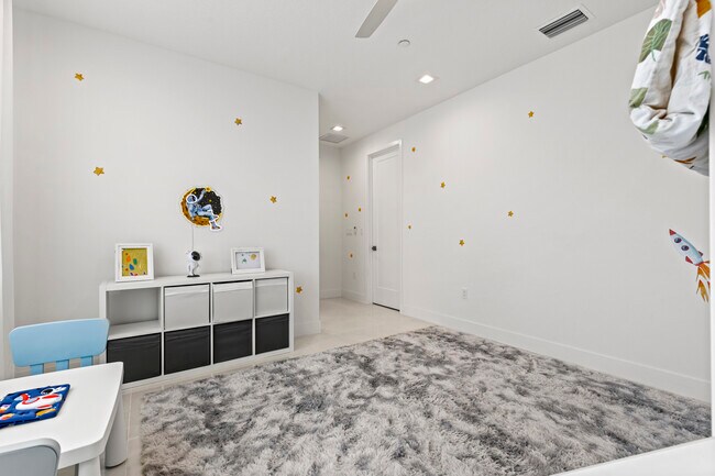 Building Photo - 12884 Wingspan Ct