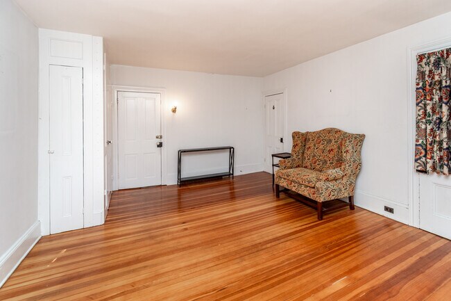 Building Photo - 45 York St