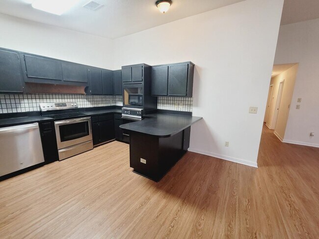 Building Photo - 1555 San Luis Rd