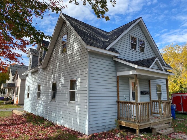 Building Photo - 500 Pier St