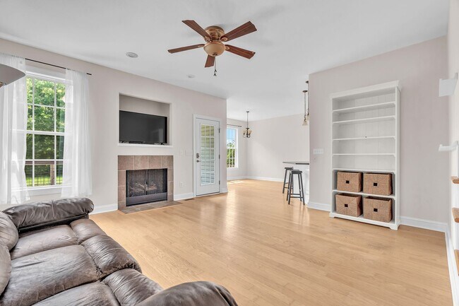 Building Photo - 210 Raven Ridge Ct