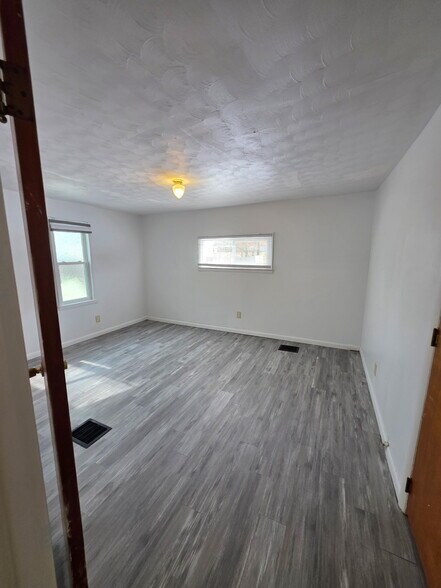 Building Photo - 825 Garfield Ave