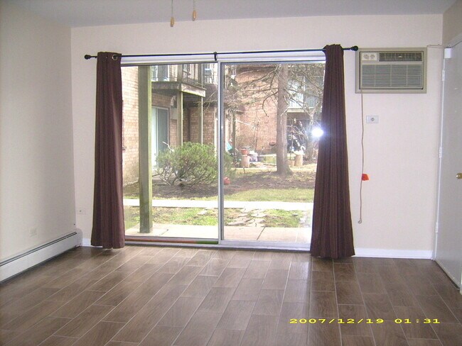 Building Photo - 115 E Dundee Rd