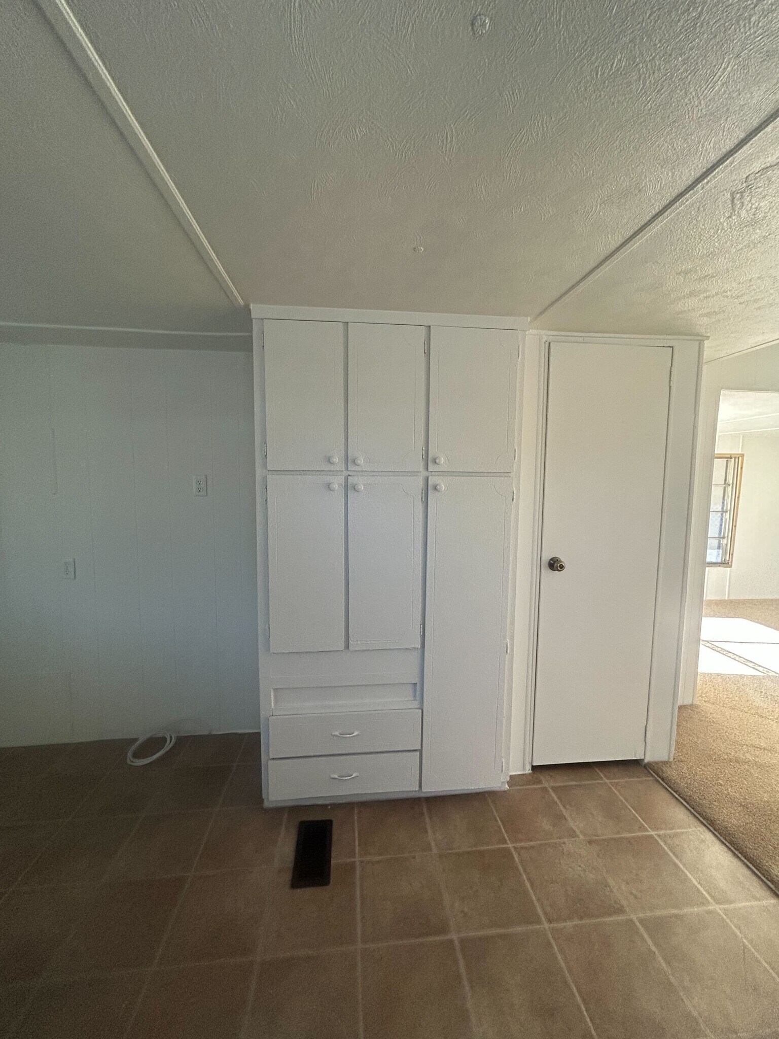 Building Photo - 3601 E Wyoming Ave