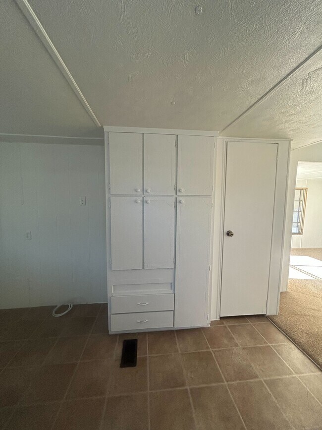 Building Photo - 3601 E Wyoming Ave