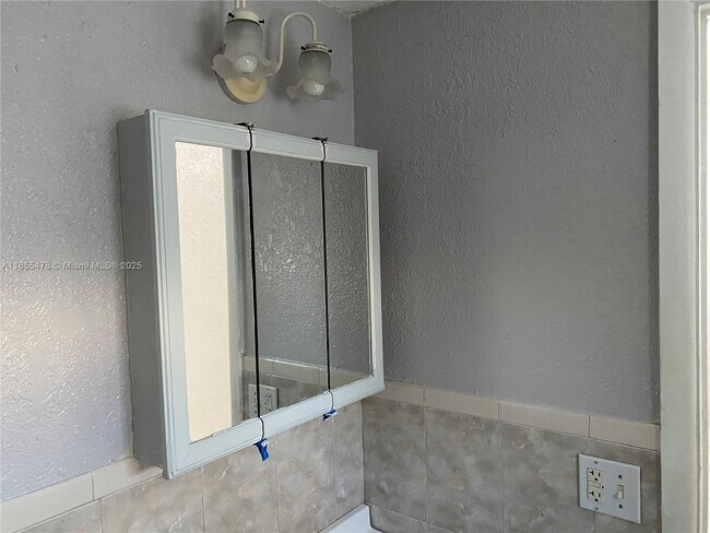 Building Photo - 3903 SW 78th Ct