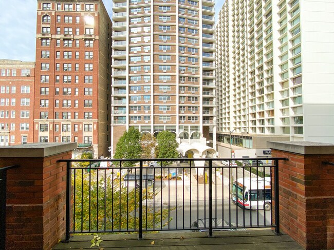 Building Photo - 421 W Belmont Ave