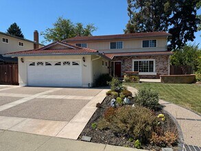 Building Photo - Pleasanton Foothills 5 bed / 3 bath, Singl...