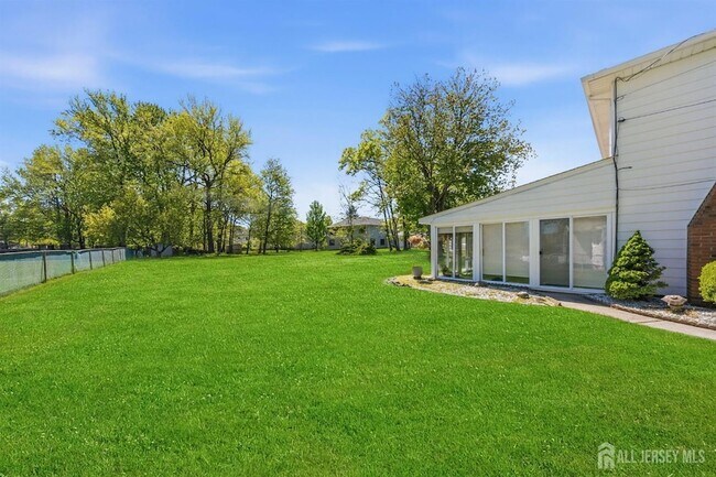 Building Photo - 34 Ventnor Dr
