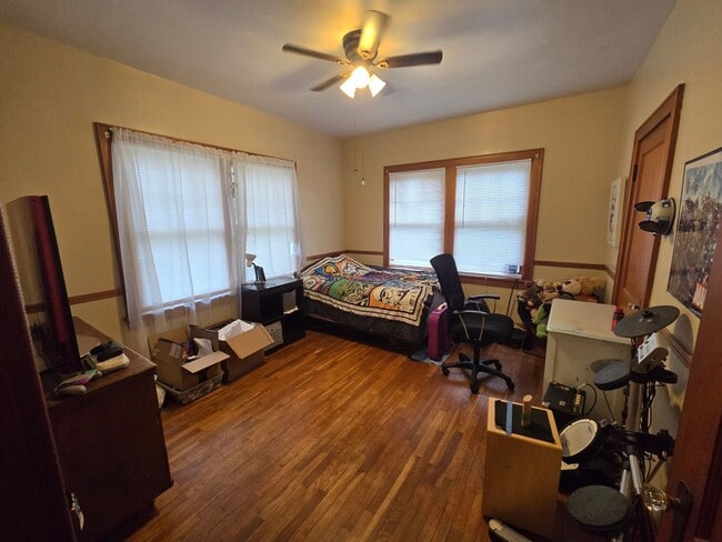Building Photo - 3 Bedroom with garage and basement