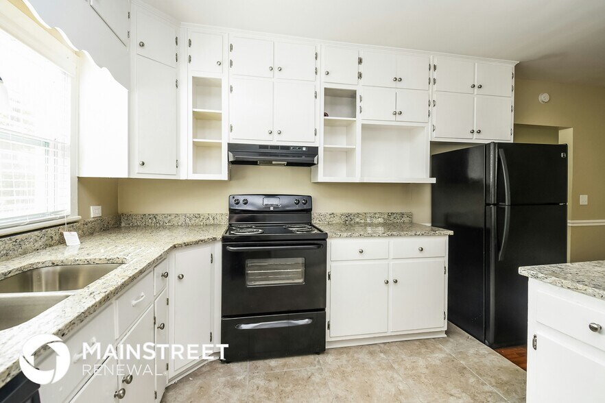 Building Photo - 8404 Thomas Ave