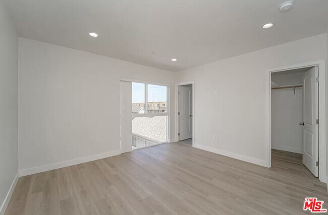 Building Photo - 204 E 29th St