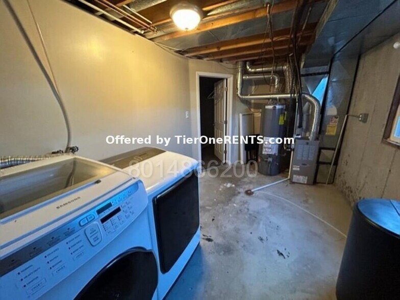 Building Photo - This property offers a NO DEPOSIT option available for qualified renters!