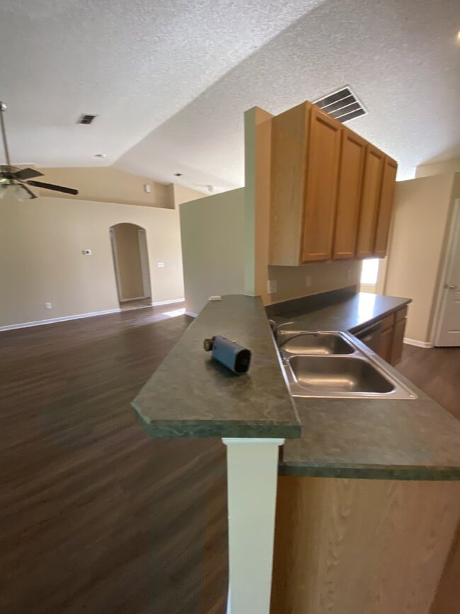 Building Photo - FOR RENT:  Charming 3-Bedroom Home with Sp...