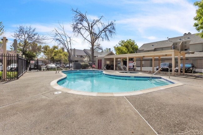 Building Photo - **Completely Remodeled ** 1BR/1BA w/ Private Patio + Garage in Sacramento ** Move in May 1st & ge...