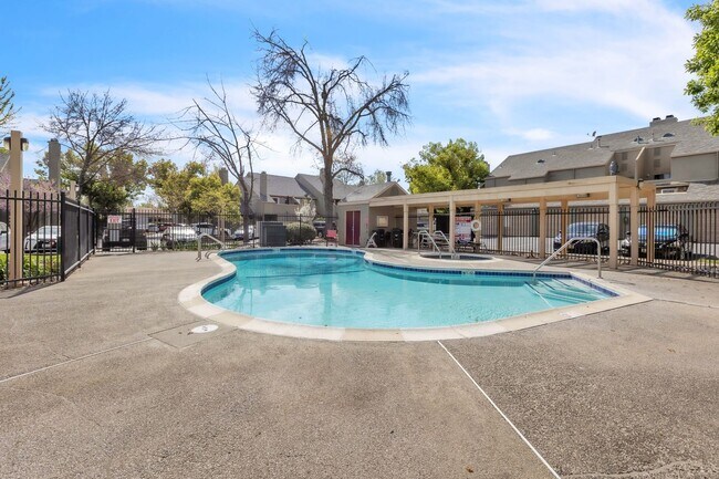 Building Photo - **Completely Remodeled ** 1BR/1BA w/ Private Patio + Garage in Sacramento