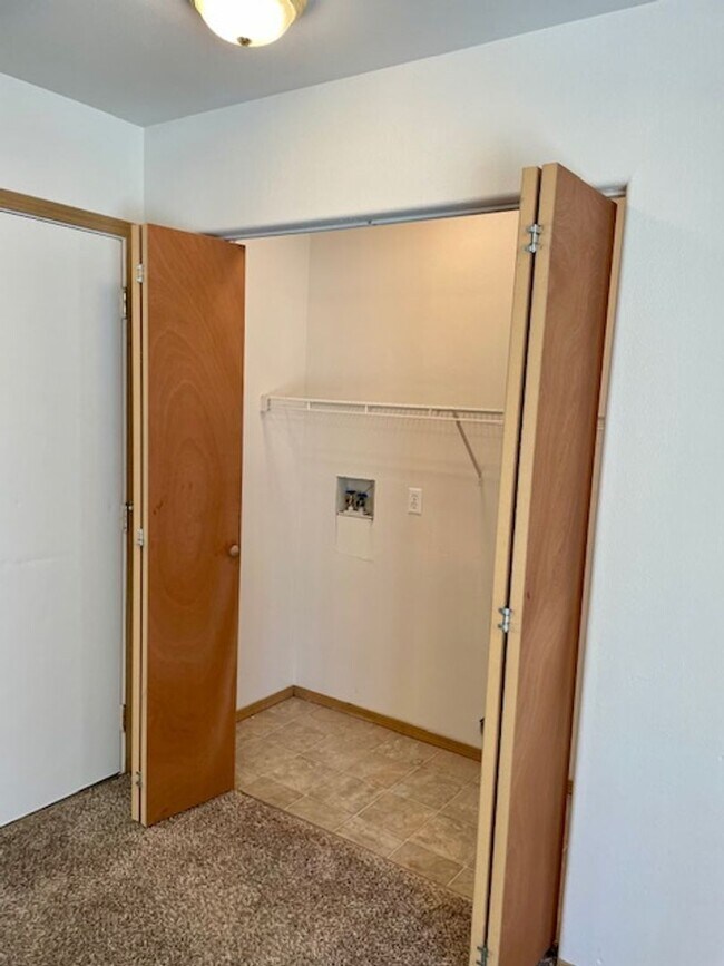 Building Photo - Charming 3-Bedroom Home with Open Layout & Fenced Yard!