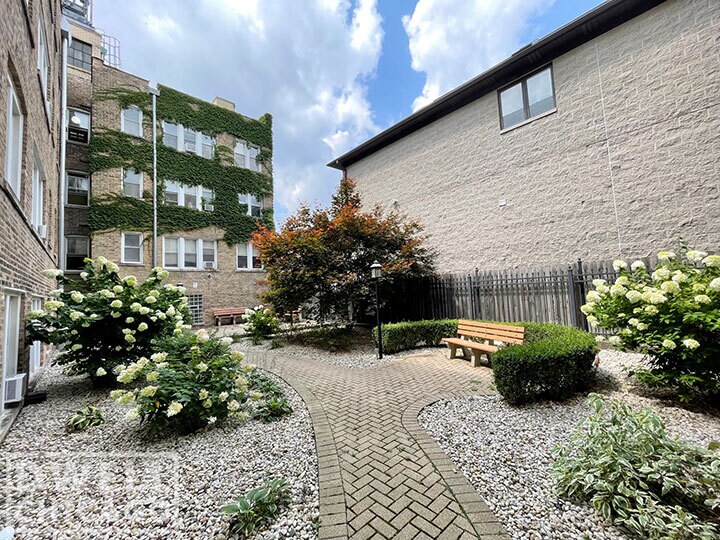 Building Photo - 2606 N Kimball Ave