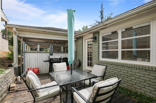 Building Photo - 64 W Belle Isle Rd NE