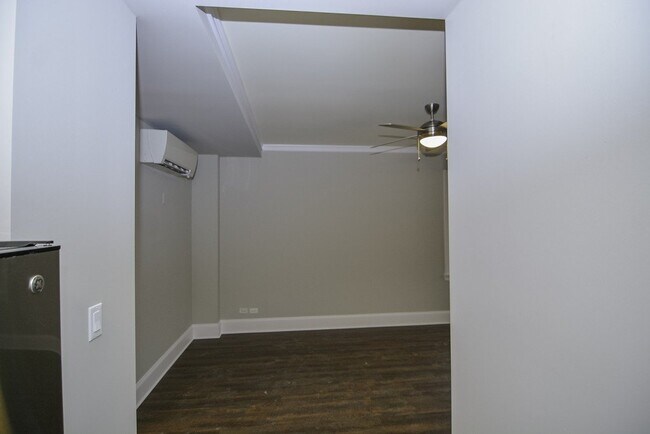 Building Photo - 817 W Lakeside Pl