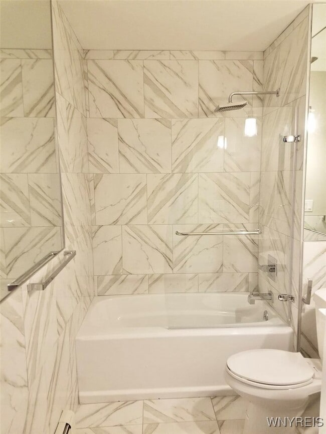 Building Photo - 24 Tracy St