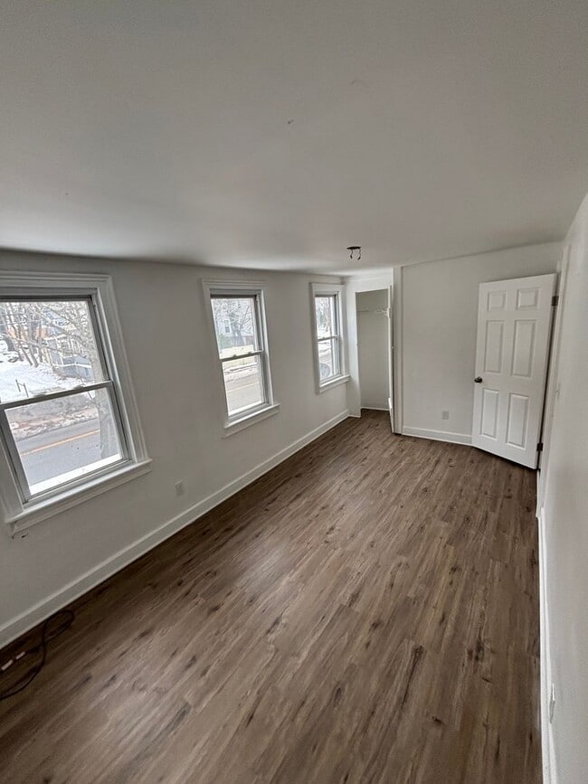 Building Photo - 882 Quinnipiac Ave