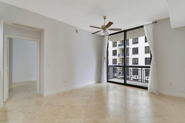 Building Photo - 701 S Olive Ave
