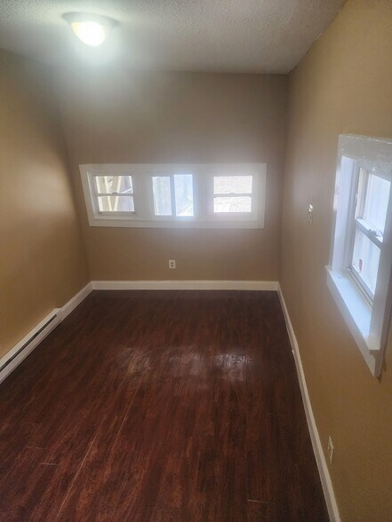 Building Photo - 40 Maple St