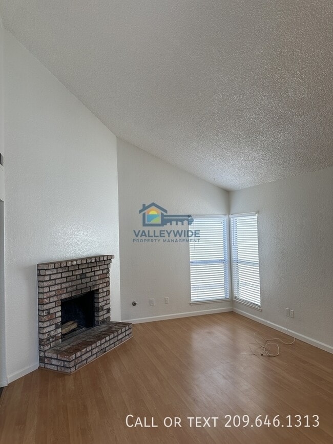 Building Photo - 541 San Vincente Ct