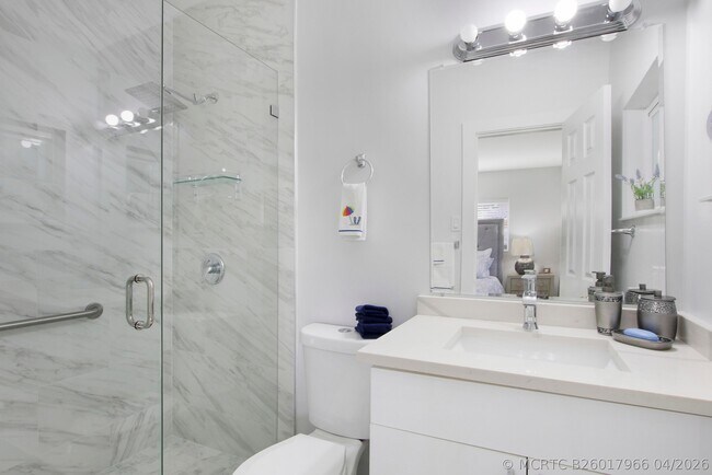 Building Photo - 466 Tequesta Dr