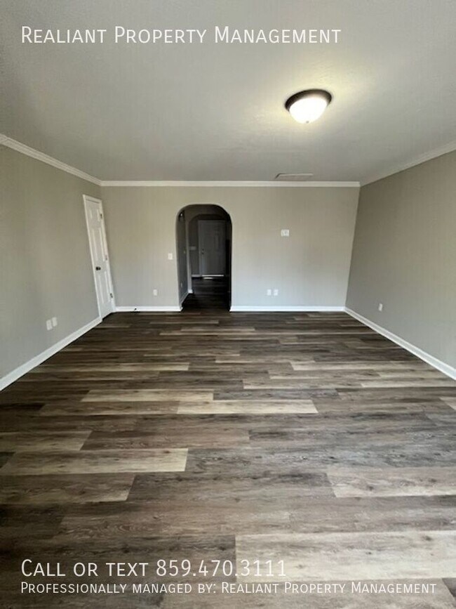 Building Photo - 820 Charles Ave